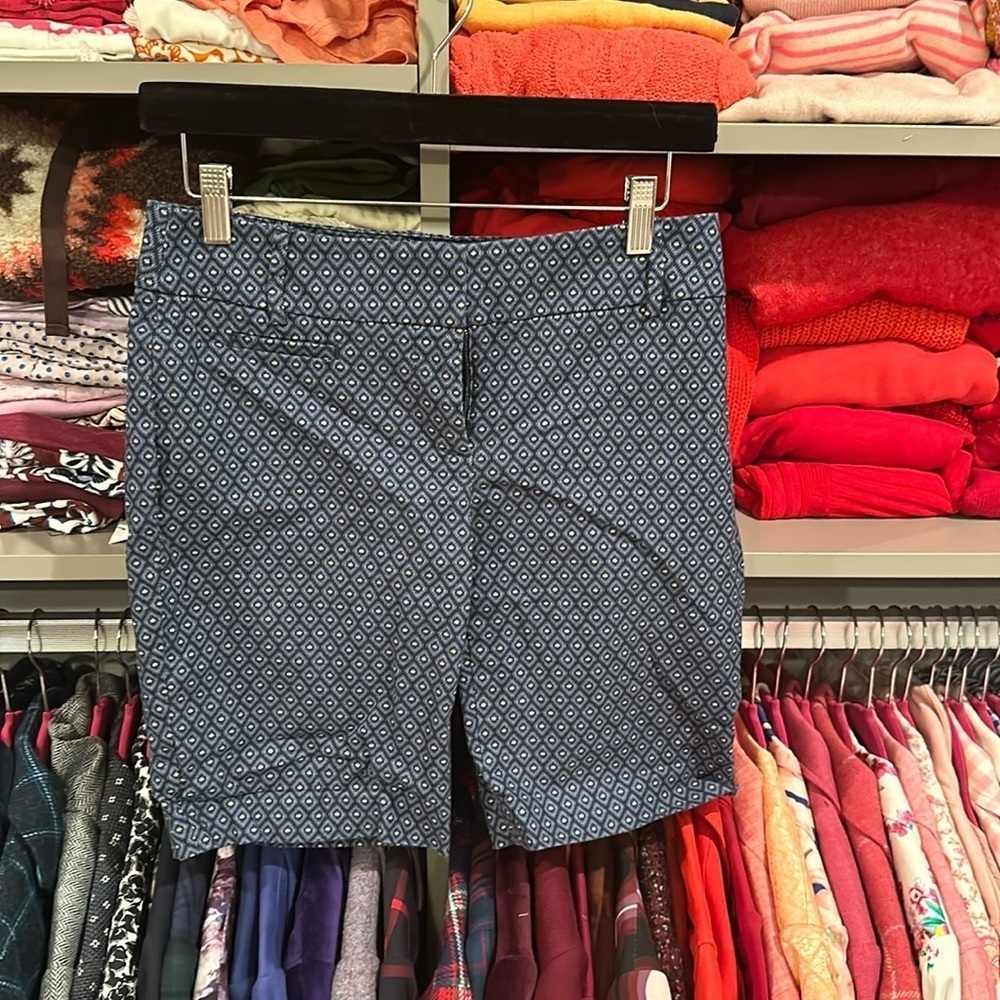Loft Julie navy/white/black print Bermuda shorts size 00​